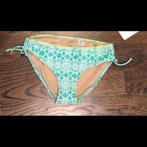 Cabana Life Sunshine Shores bikini bottoms. Med